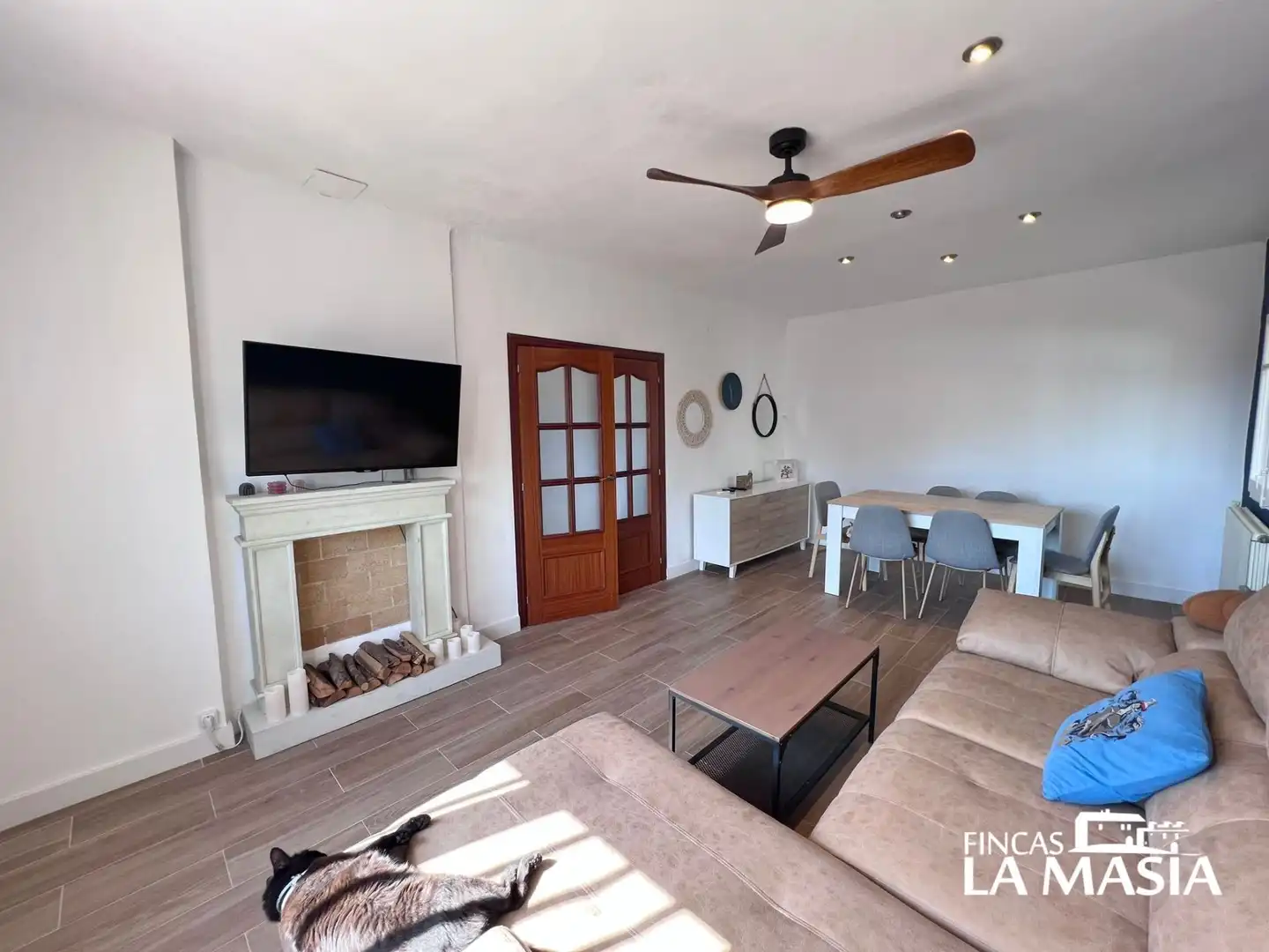 Sala d'estar de Casa o xalet en venda en Olivella amb Calefacció, Jardí privat i Piscina