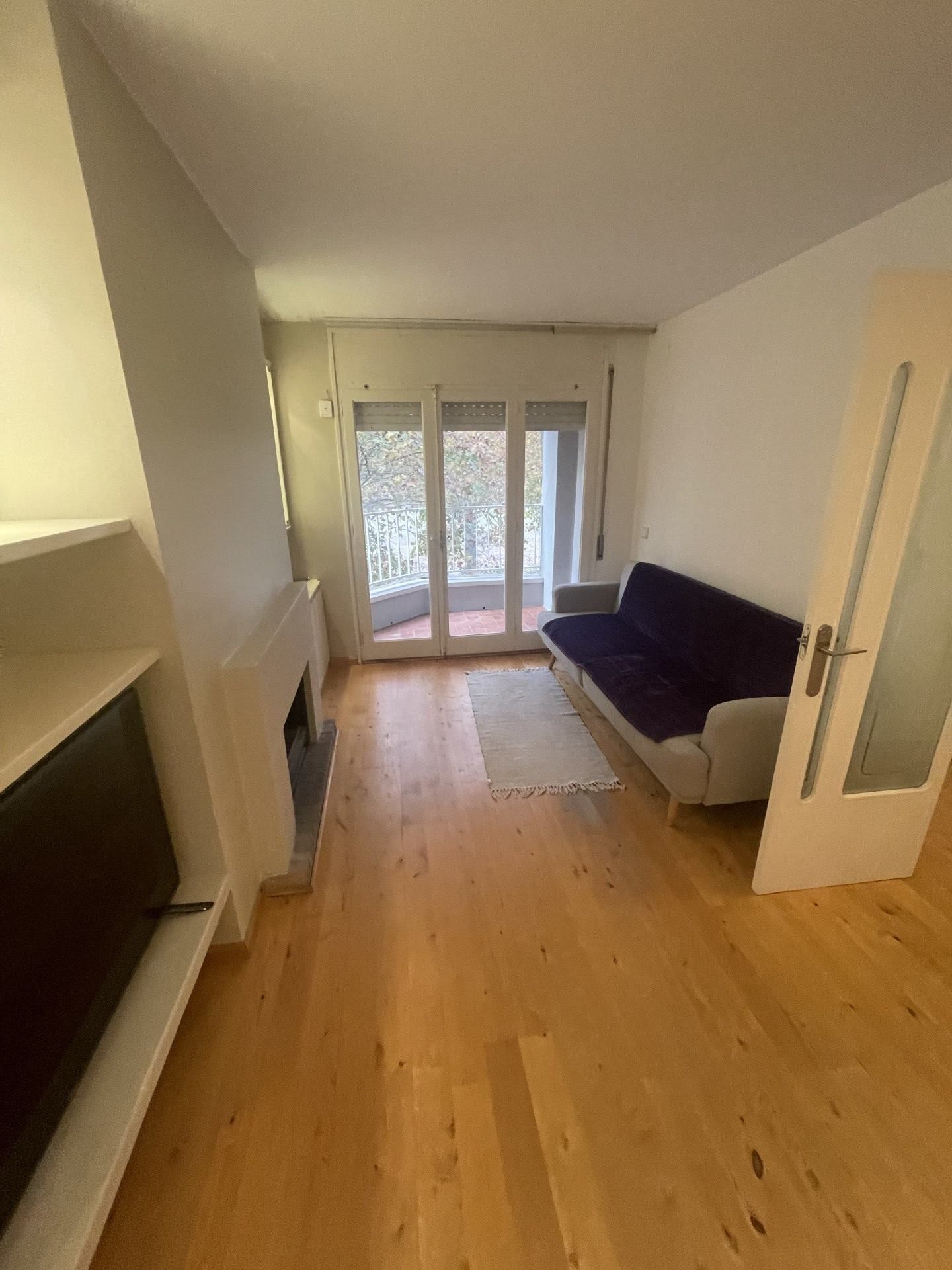 Sala d'estar de Pis de lloguer en Girona Capital amb Calefacció i Balcó