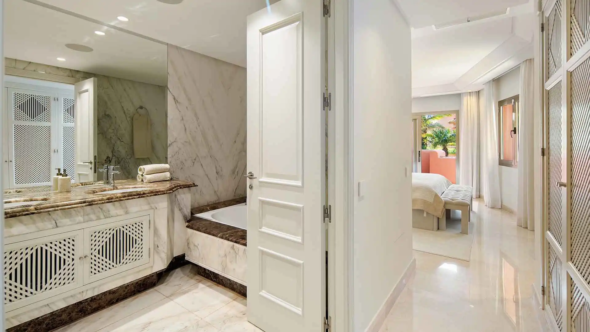 Baño de Ático en venta en Marbella con Aire acondicionado, Terraza y Trastero