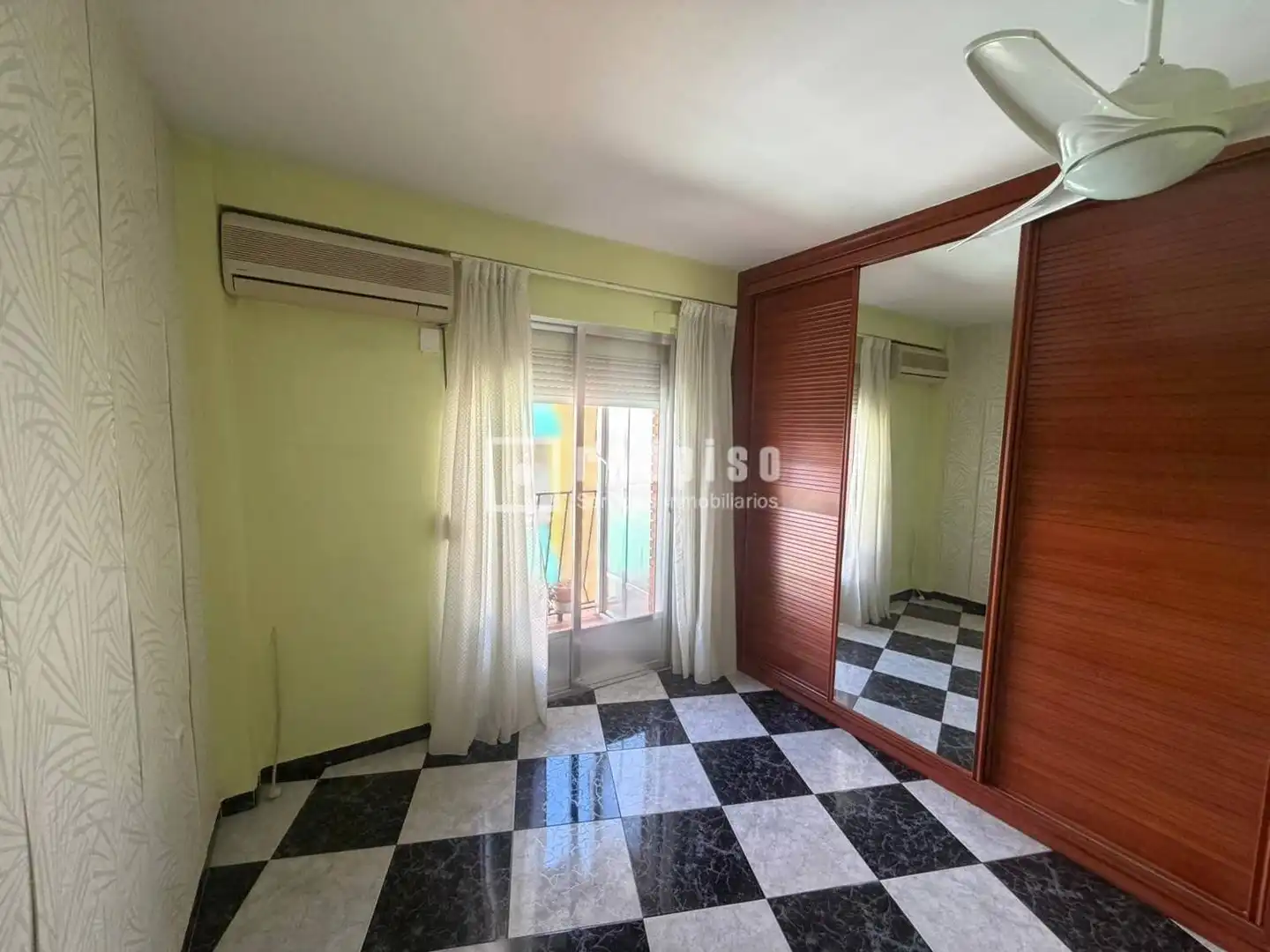 Habitación de Piso en venta en Madrid con Aire acondicionado, Terraza y Trastero