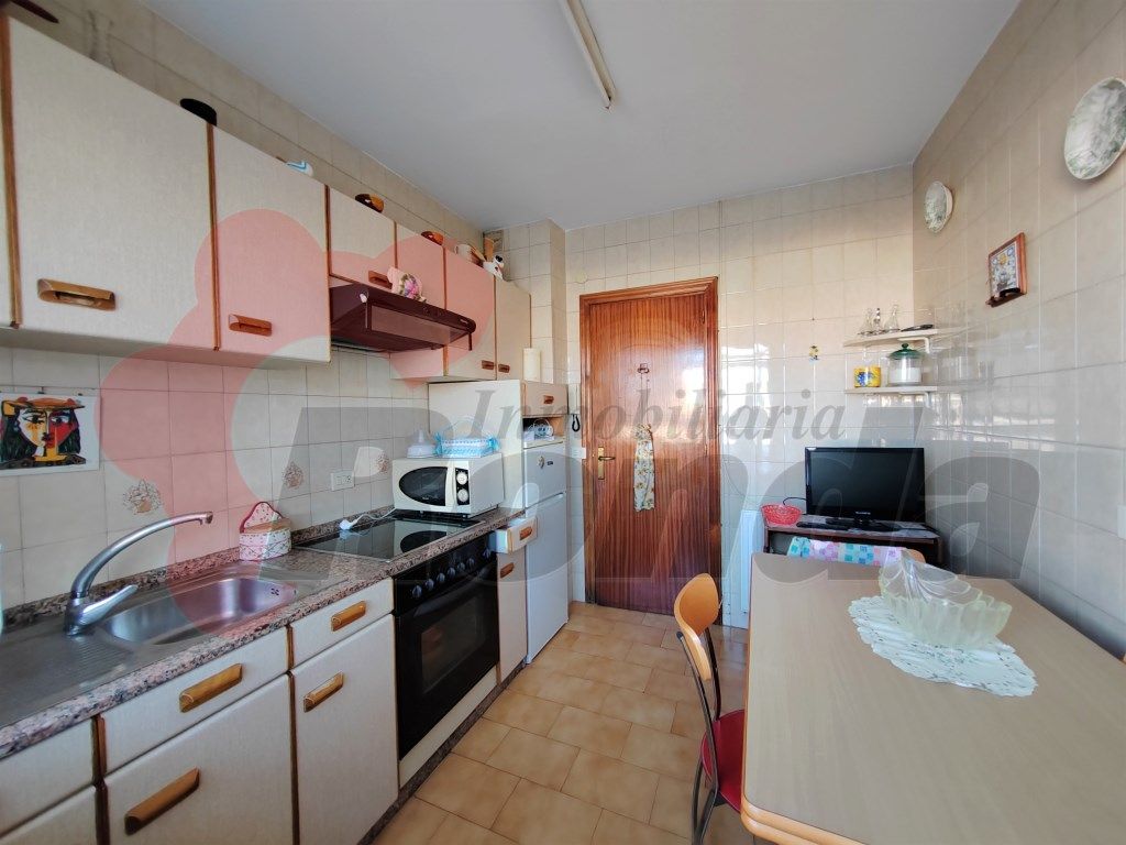 Kitchen of Flat for sale in Lugo Capital  with Heating