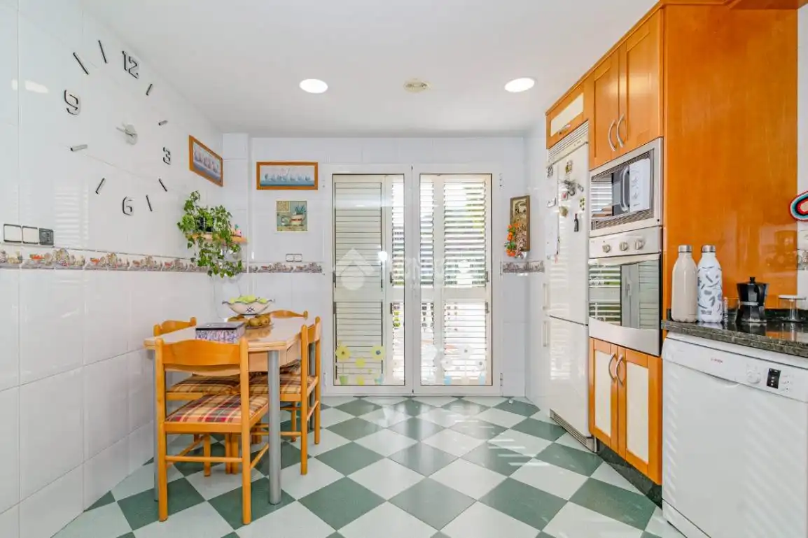Kitchen of Houses for sale in Cenes de la Vega  with Terrace and Swimming Pool