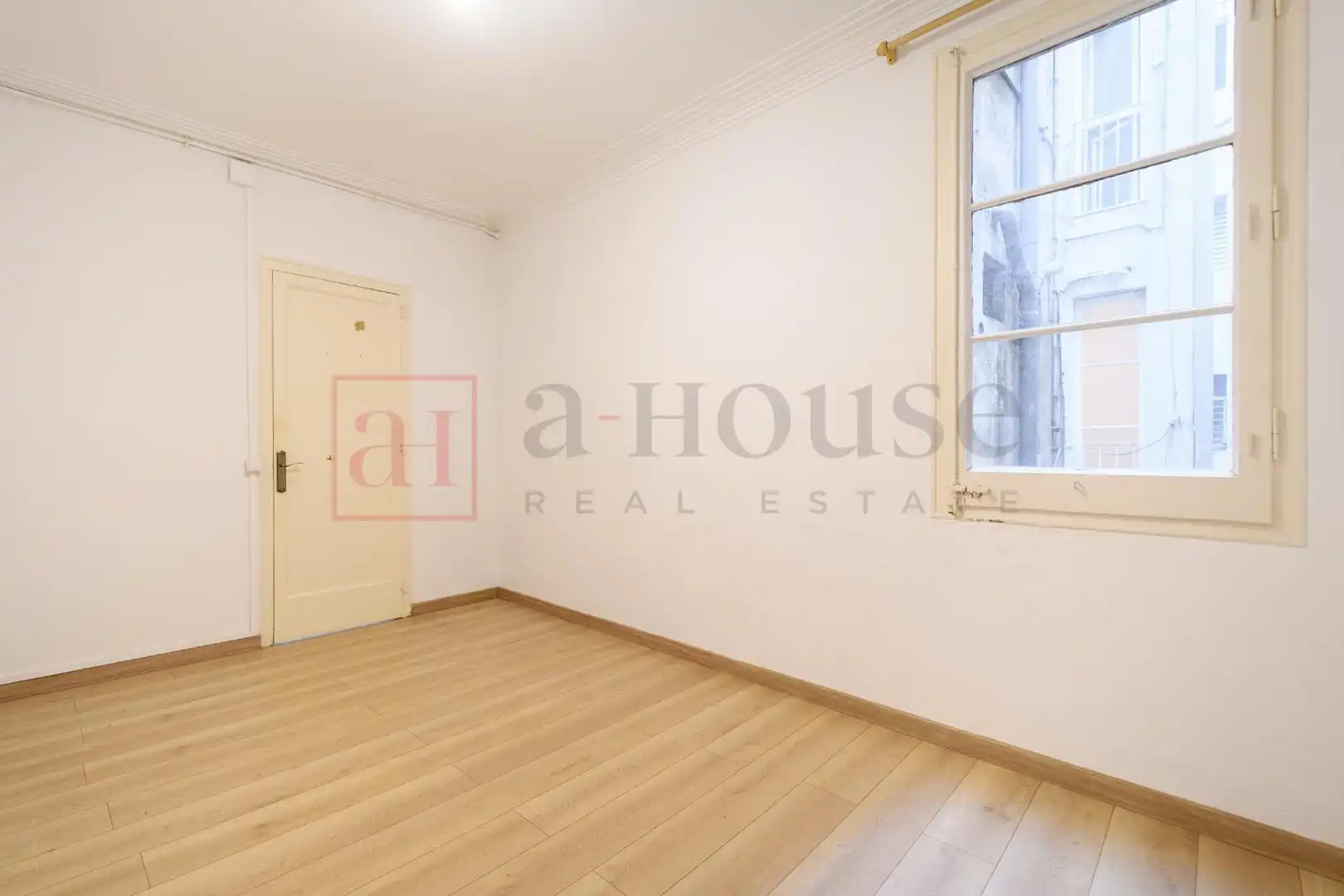 Wohnung zum Verkauf in Barcelona mit Klimaanlage und Heizung