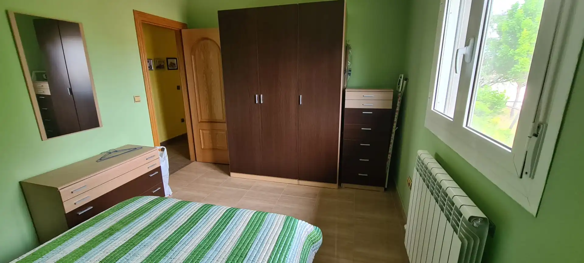 Dormitori de Casa o xalet en venda en Híjar amb Calefacció, Jardí privat i Traster