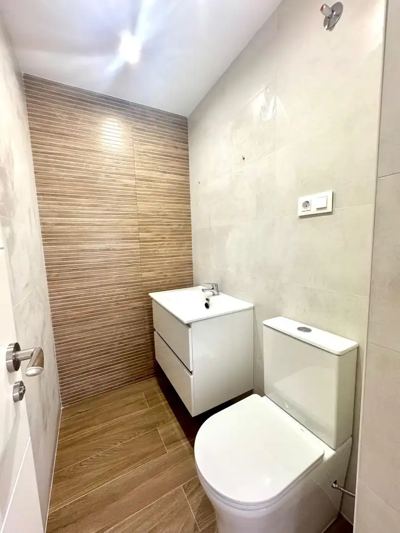 Baño de Piso en venta en Málaga con Calefacción y Amueblado