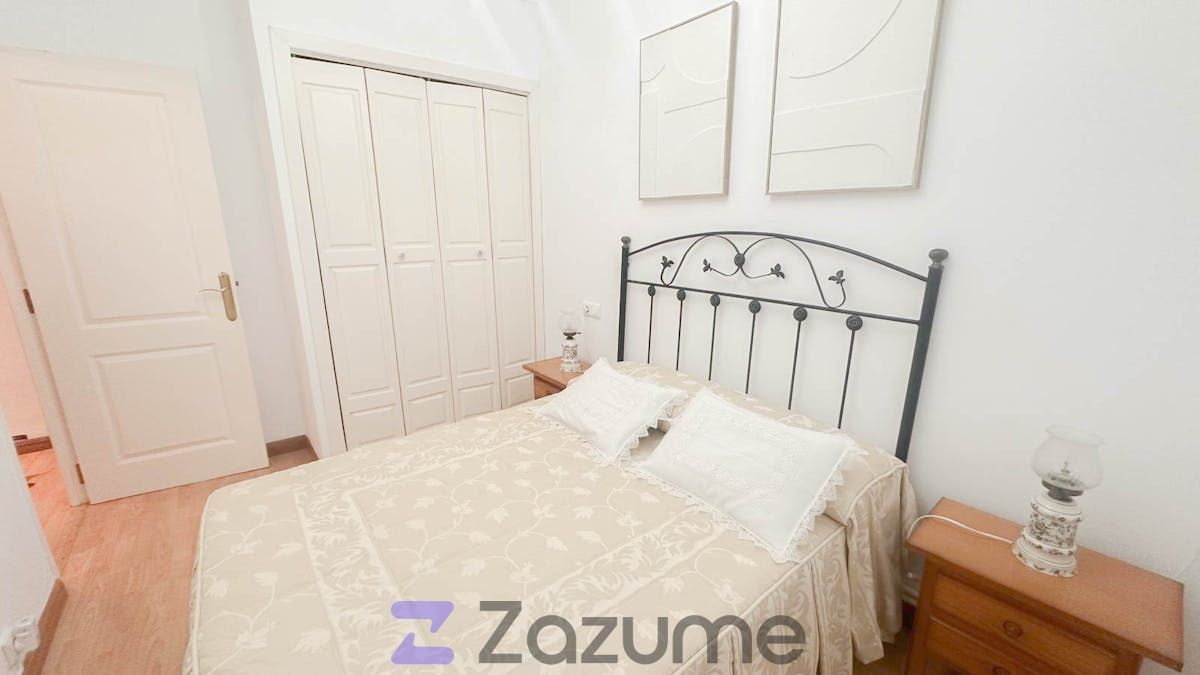 Dormitori de Pis de lloguer en  Logroño amb Calefacció, Parquet i Terrassa