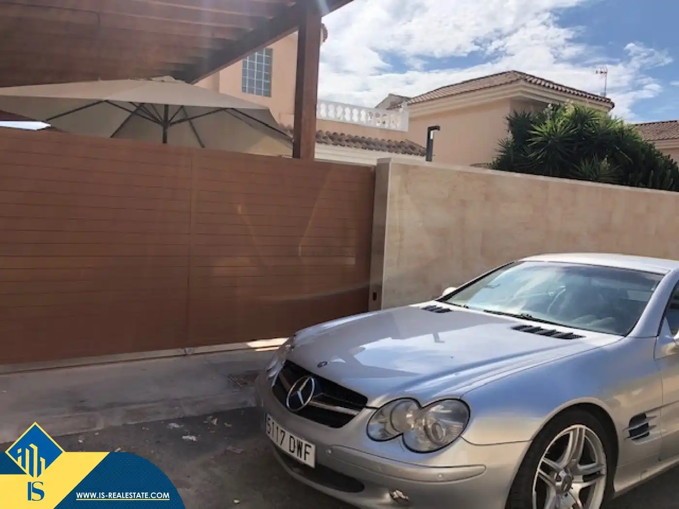 Parkplatz von Haus oder Chalet zur Miete in Torrevieja mit Klimaanlage, Terrasse und Schwimmbad