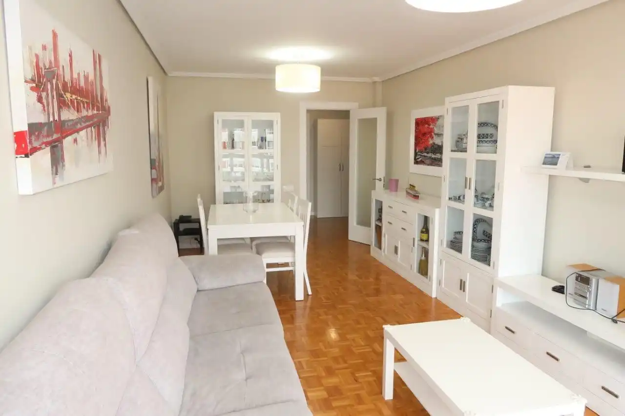 Sala d'estar de Pis en venda en A Coruña Capital  amb Aire condicionat, Calefacció i Parquet