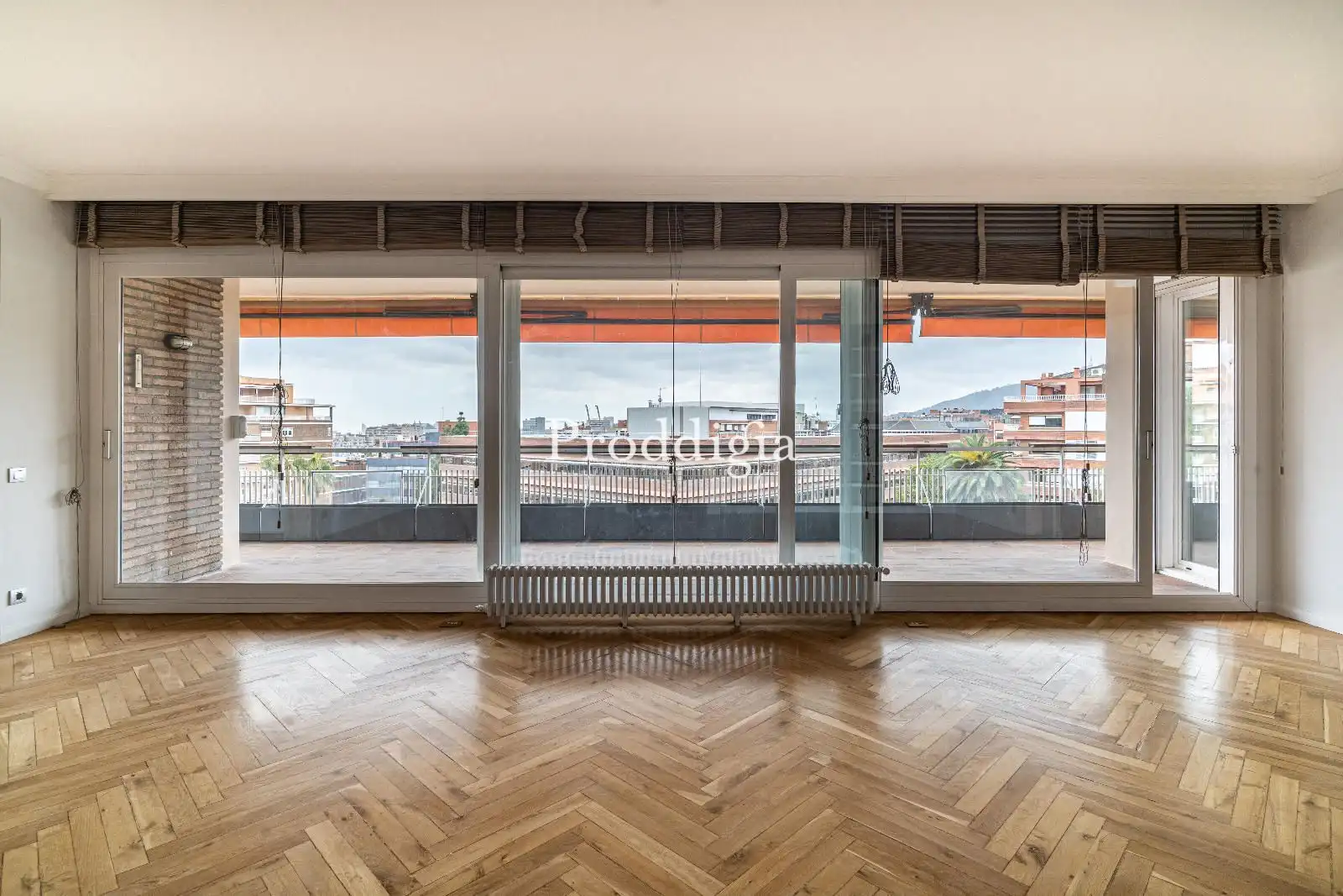 Exterior view of Flat for rent in Barcelona  with Air Conditioner, Heating and Terrace