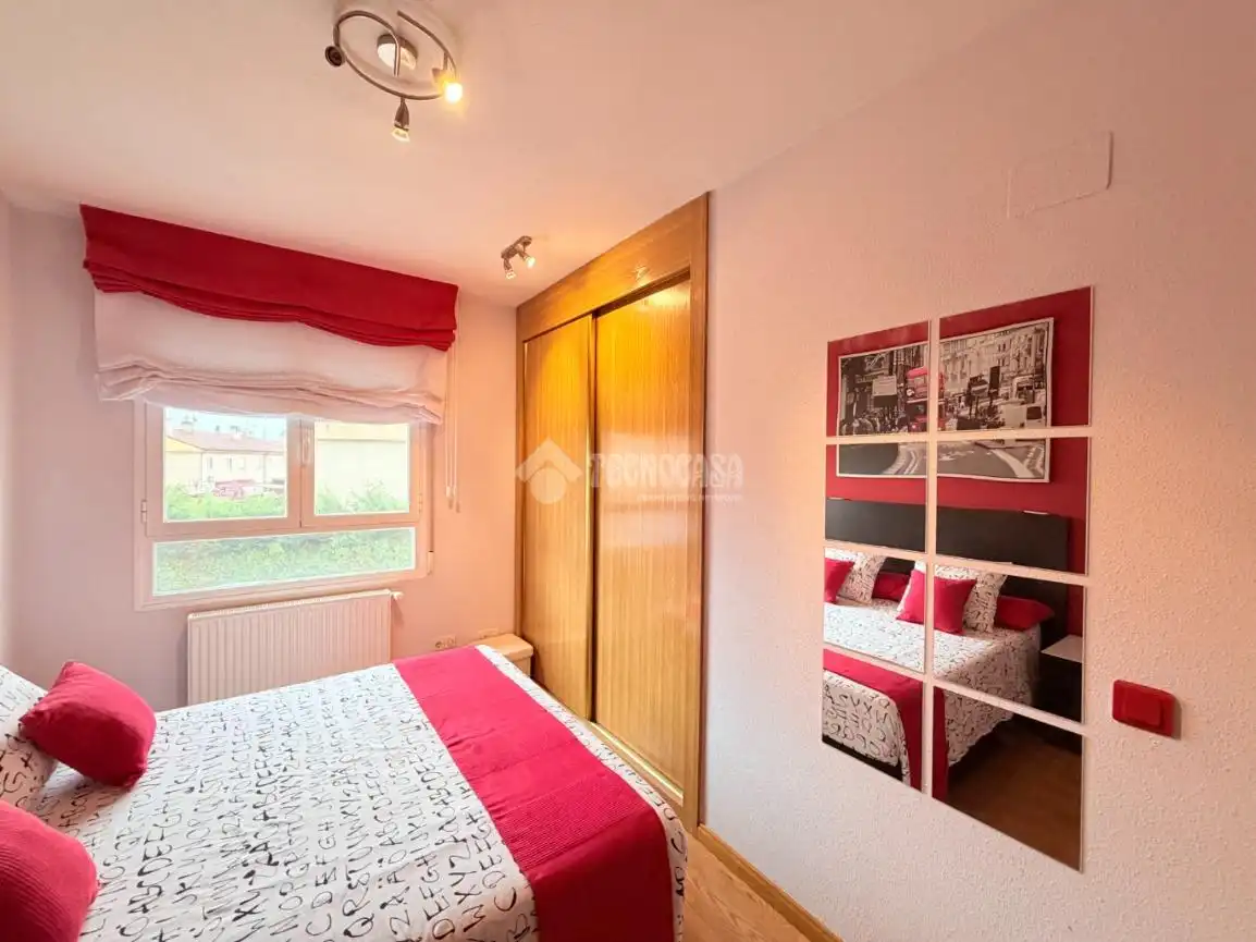 Habitación de Casa adosada en venta en Hontanares de Eresma con Calefacción