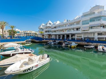 Local comercial en venda a Puerto Marina