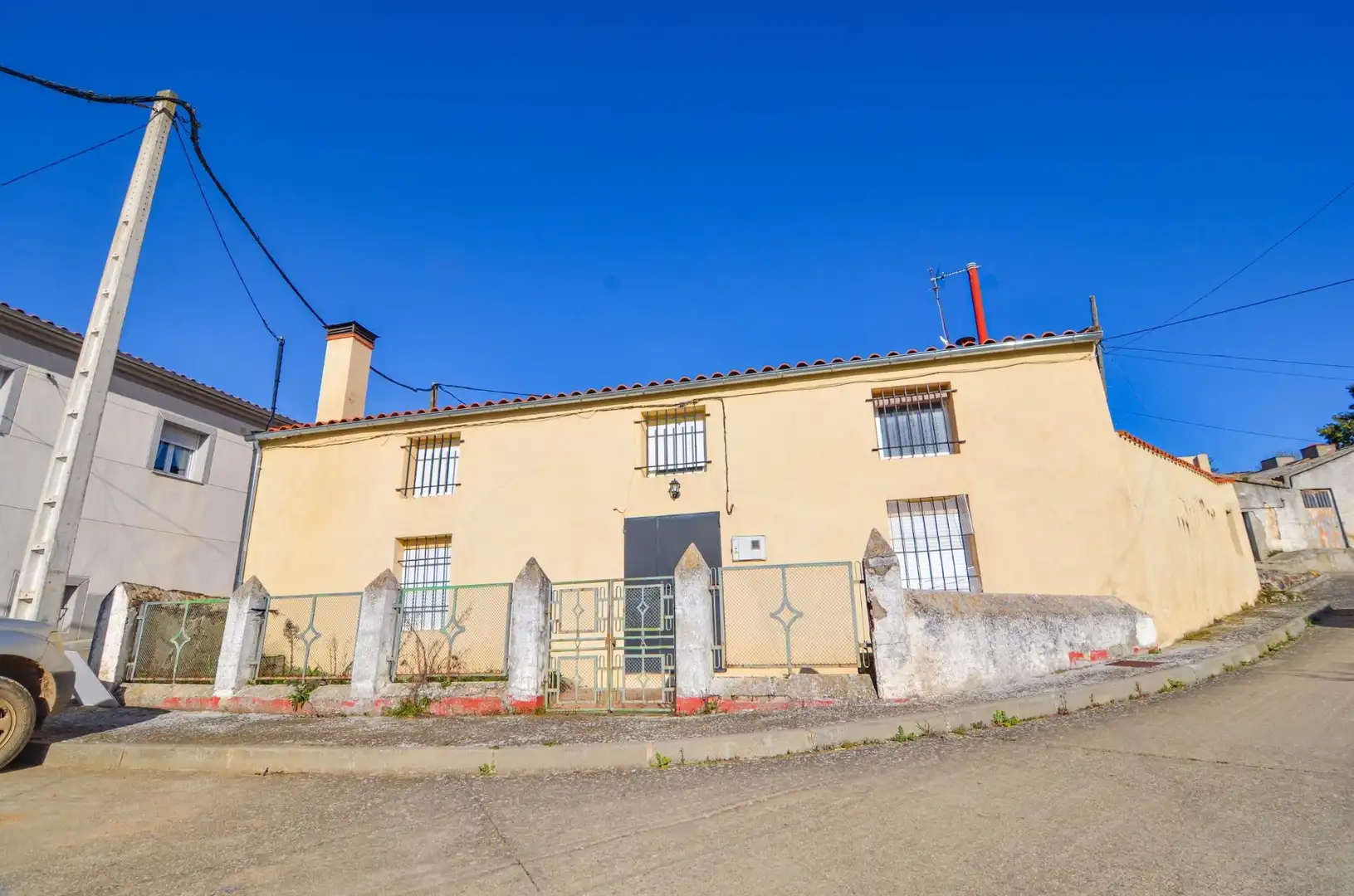 Houses for sale in Frades de la Sierra