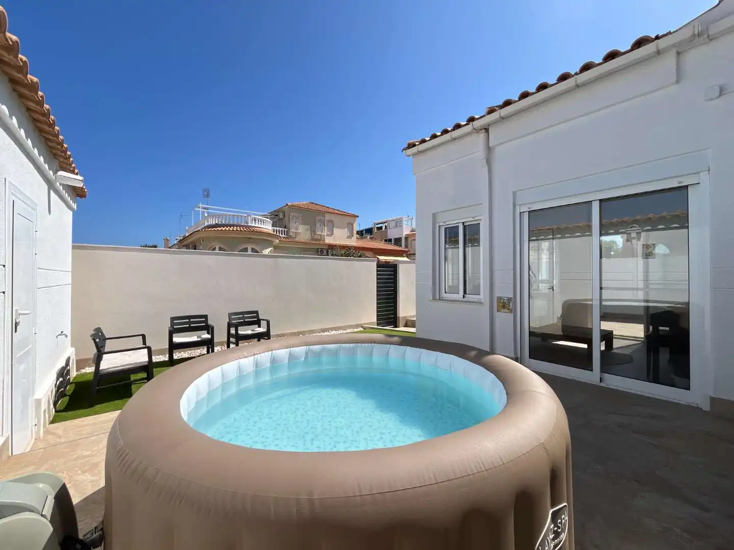 Piscina de Casa o xalet en venda en Orihuela amb Aire condicionat, Traster i Moblat