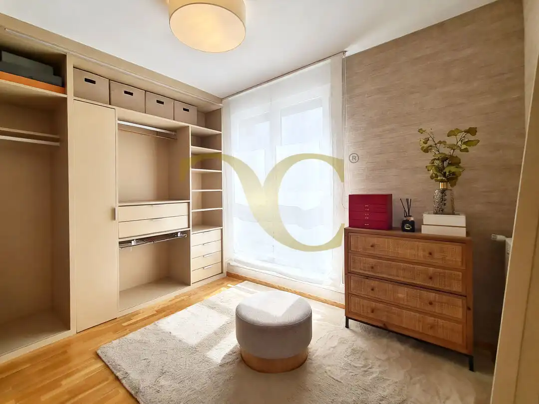 Habitación de Piso en venta en Oviedo  con Calefacción, Terraza y Trastero