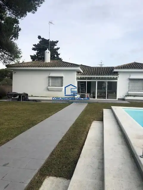 Exterior view of Houses for rent in El Puerto de Santa María  with Air Conditioner, Private garden and Swimming Pool