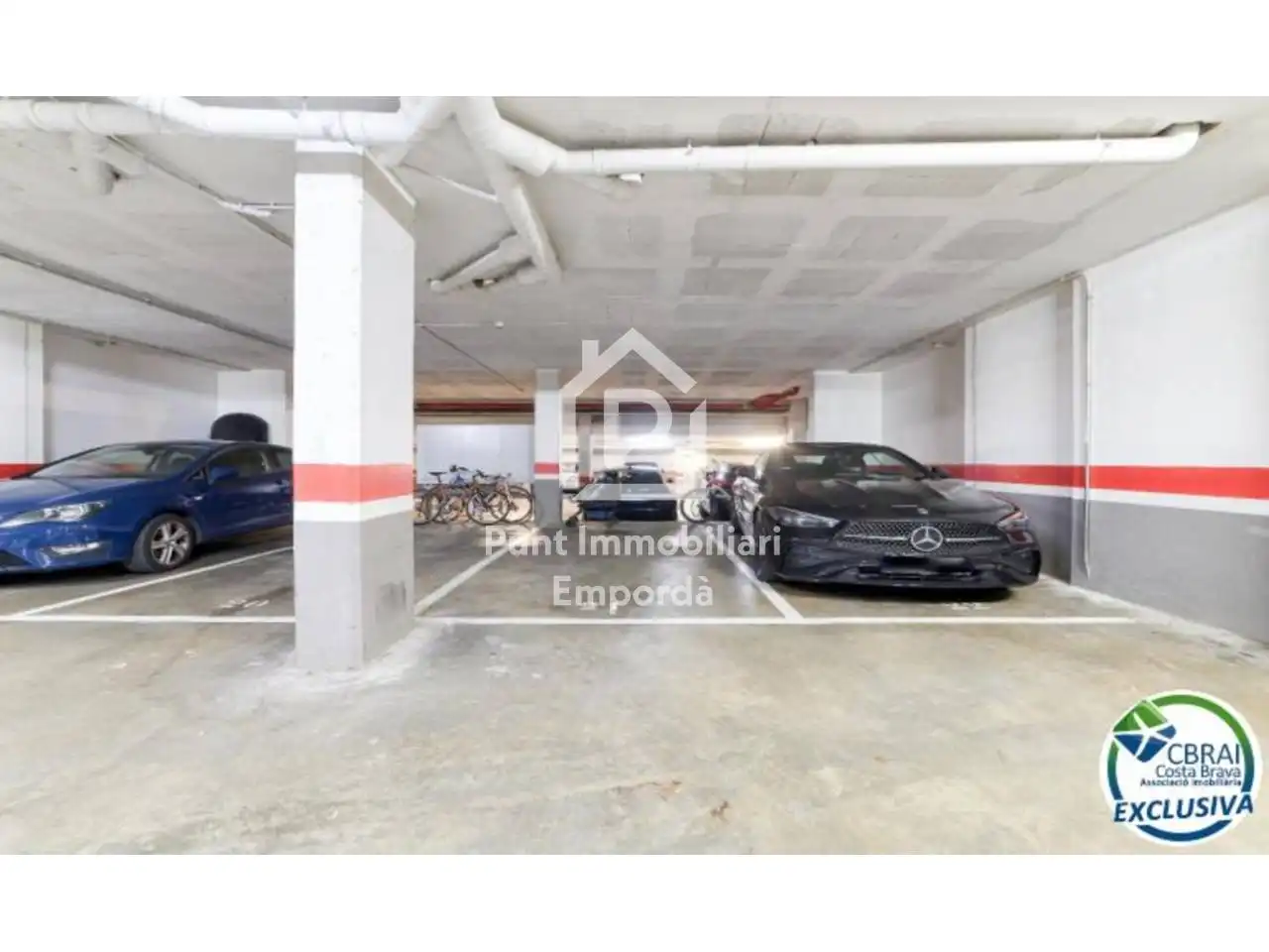 Parking of Houses for sale in Roses  with Air Conditioner, Heating and Terrace