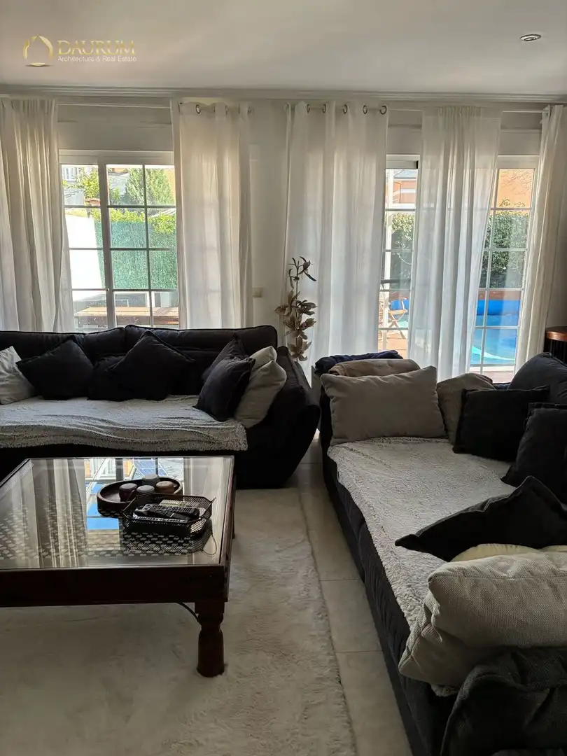 Sala de estar de Casa adosada en venta en Rivas-Vaciamadrid con Aire acondicionado, Calefacción y Jardín privado