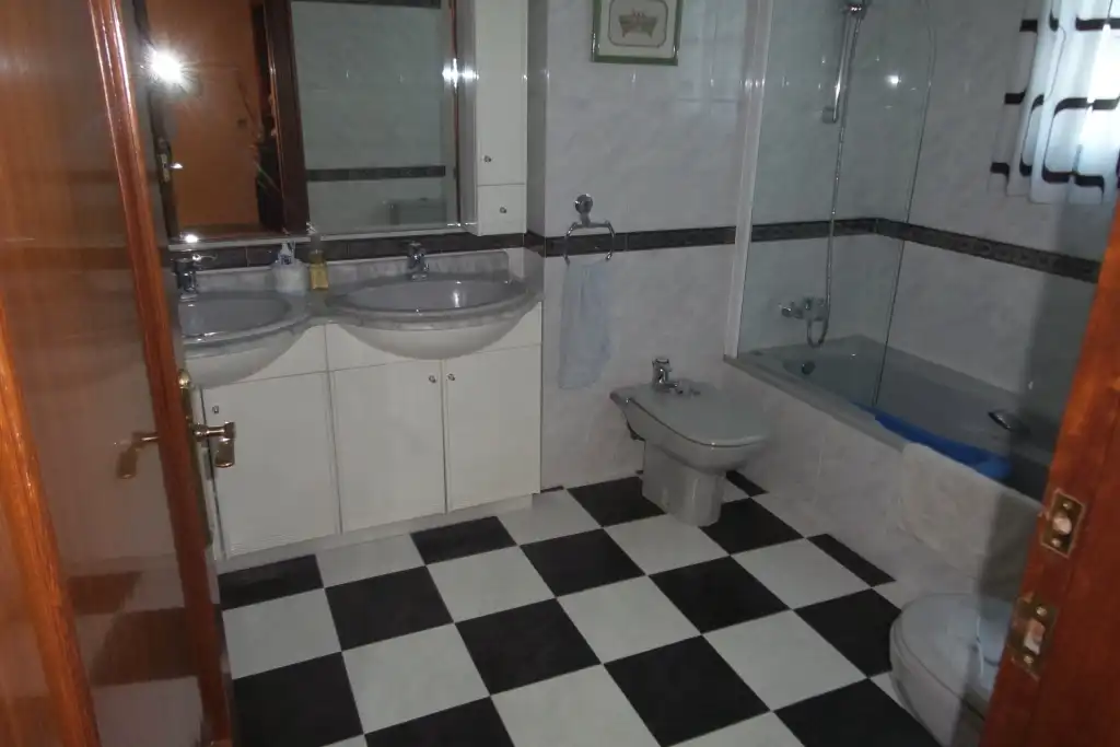 Bany de Casa o xalet en venda en Alhaurín de la Torre amb Aire condicionat, Jardí privat i Piscina