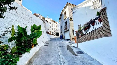 Casa de pueblo para terminar a su gusto en el centro de Almáchar