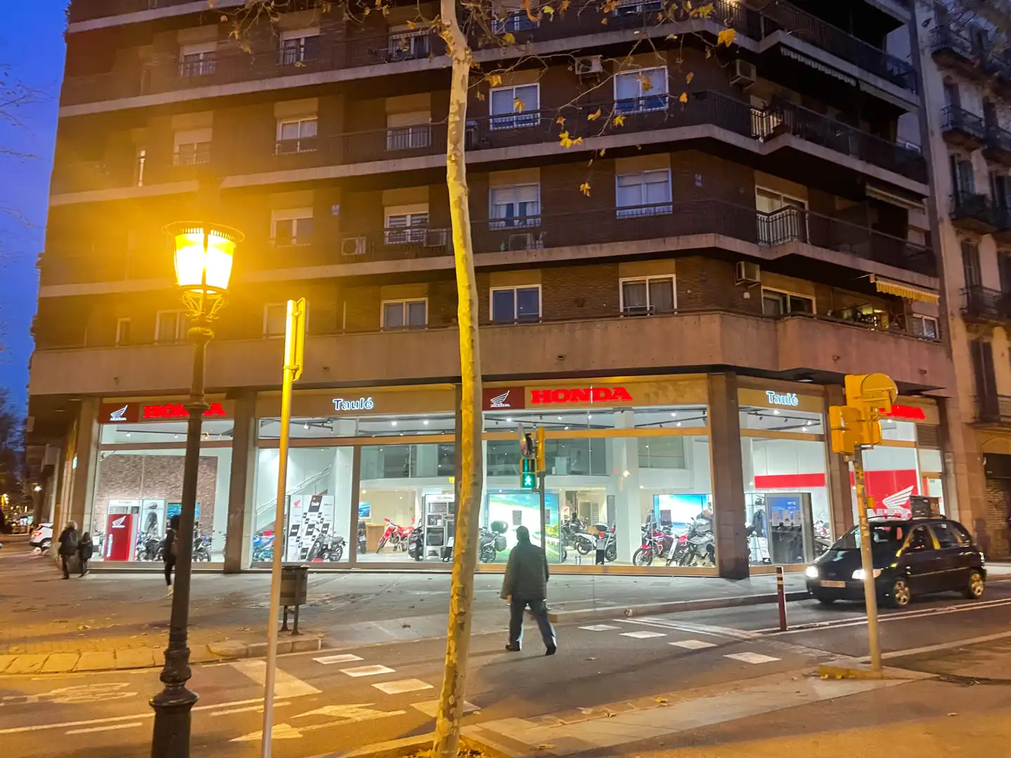 Individual for sale in Gran Via de les Corts Catalanes 45, imagen 2
