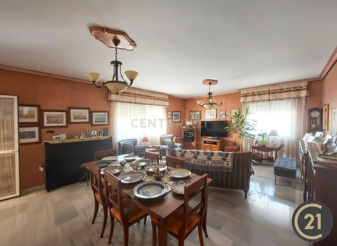 Sala d'estar de Casa o xalet en venda en Espartinas amb Aire condicionat, Jardí privat i Traster
