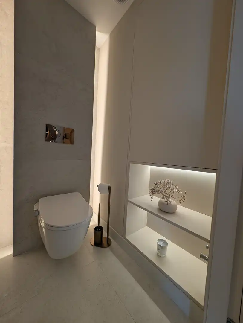 Baño de Piso de alquiler en Torrevieja con Aire acondicionado, Terraza y Amueblado