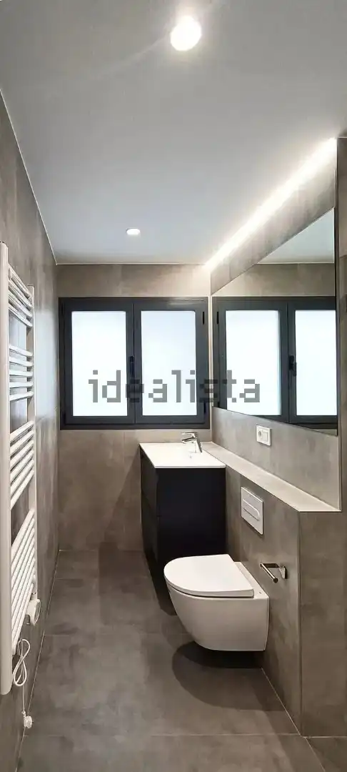 Bathroom of Flat for rent in Madrid  with Air Conditioner, Heating and Oven