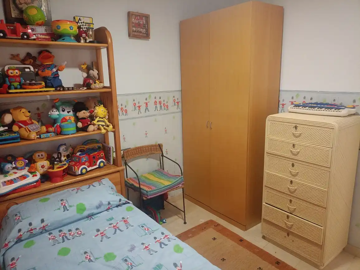 Dormitori de Apartament de lloguer en Gandia amb Aire condicionat, Terrassa i Moblat