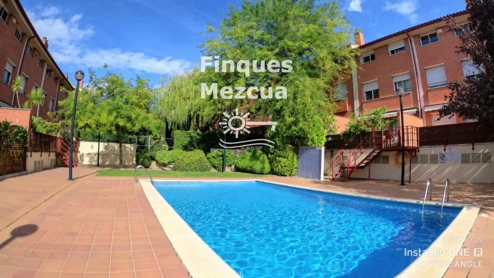 Piscina de Casa adosada en venda en Sant Cugat del Vallès amb Calefacció, Jardí privat i Piscina
