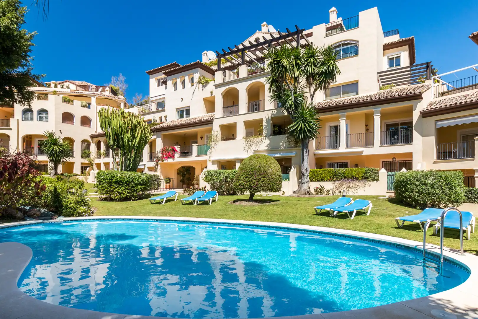 Àtic amb piscina en venda a San Pedro de Alcántara