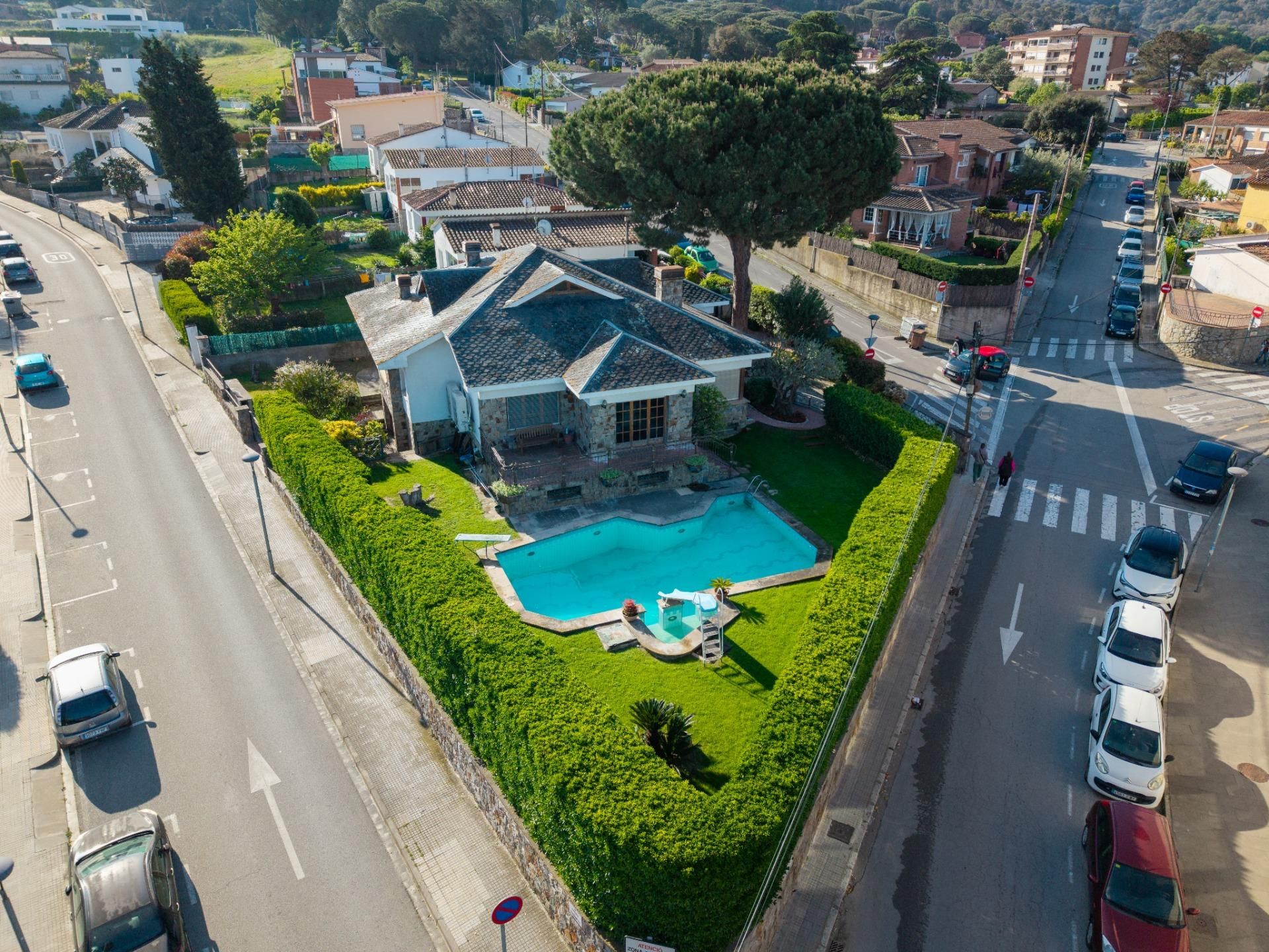 Vista exterior de Casa o chalet en venta en La Roca del Vallès con Jardín privado, Terraza y Piscina