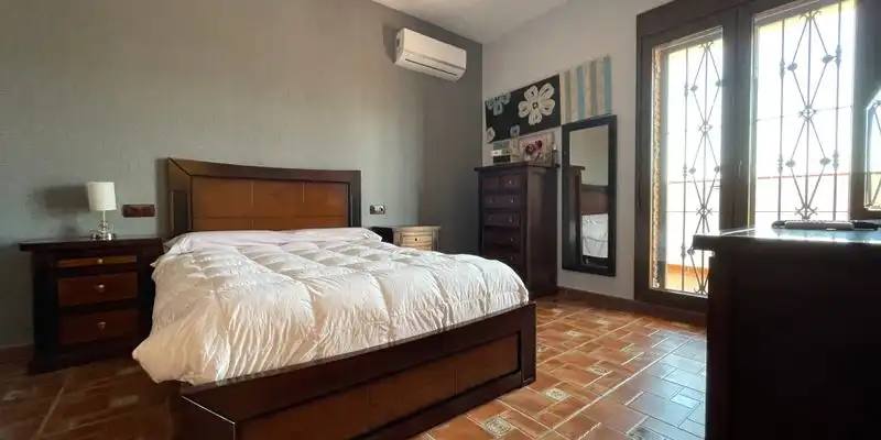 Dormitori de Casa o xalet en venda en Loja amb Aire condicionat, Jardí privat i Terrassa