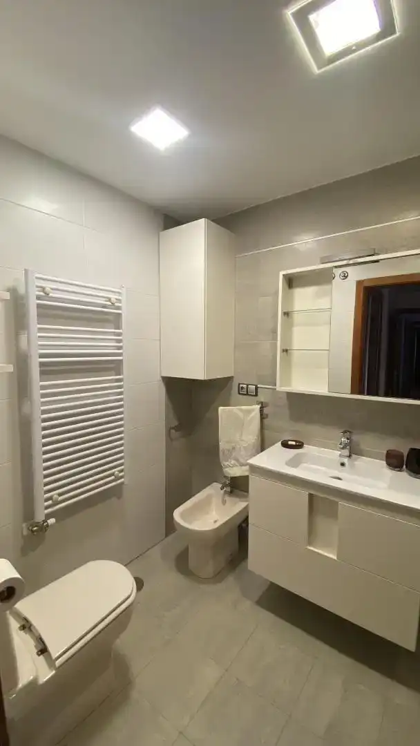 Baño de Piso en venta en  Granada Capital con Piscina y Balcón