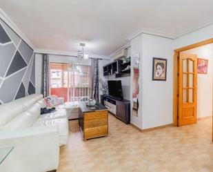 Living room of Flat for sale in  Sevilla Capital  with Air Conditioner and Terrace