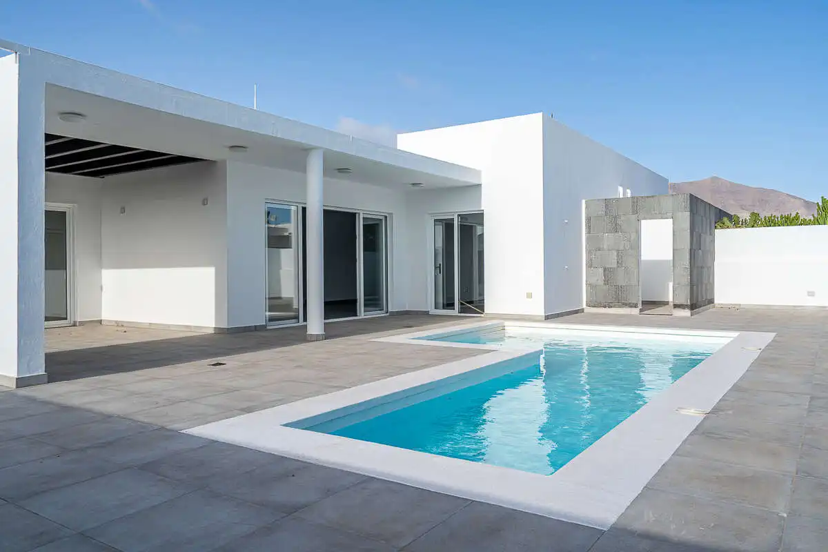 Piscina de Casa o xalet en venda en Yaiza amb Jardí privat, Terrassa i Piscina