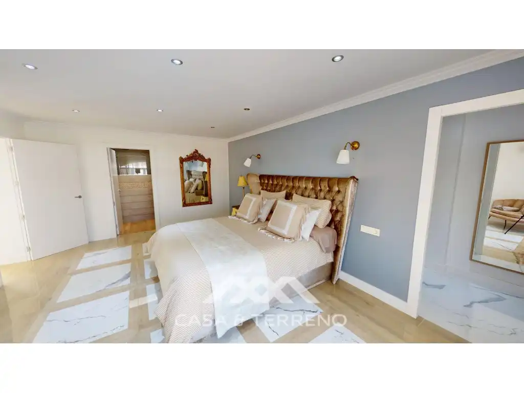 Dormitori de Casa o xalet en venda en Vélez-Málaga amb Piscina, Moblat i TV