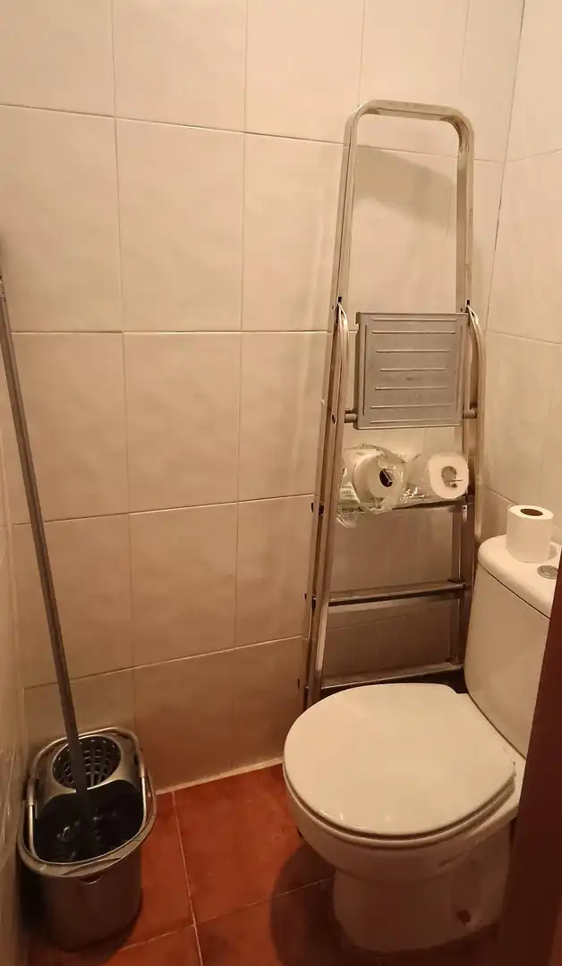 Baño de Local en venta en León Capital  con Aire acondicionado