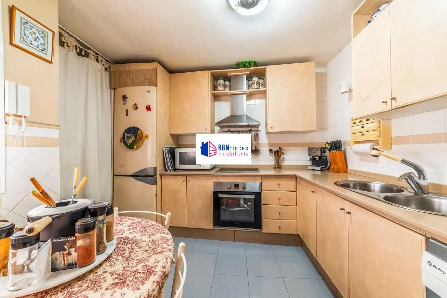 Kitchen of Flat for sale in Sevilla  with Air Conditioner and Storage room