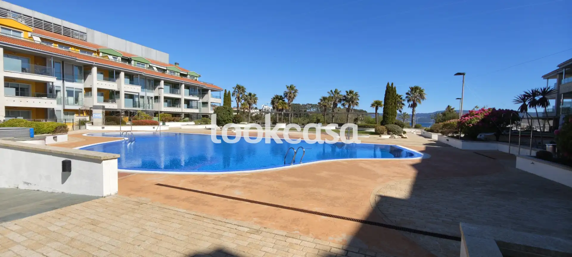 Schwimmbecken von Wohnung zum Verkauf in Sanxenxo mit Heizung, Privatgarten und Terrasse