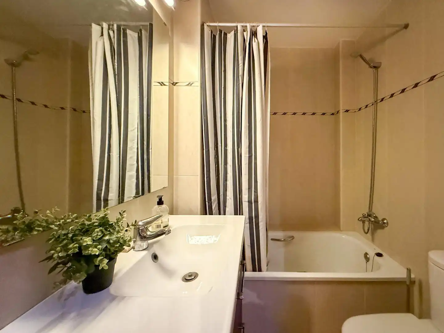 Bathroom of Attic for sale in Centre