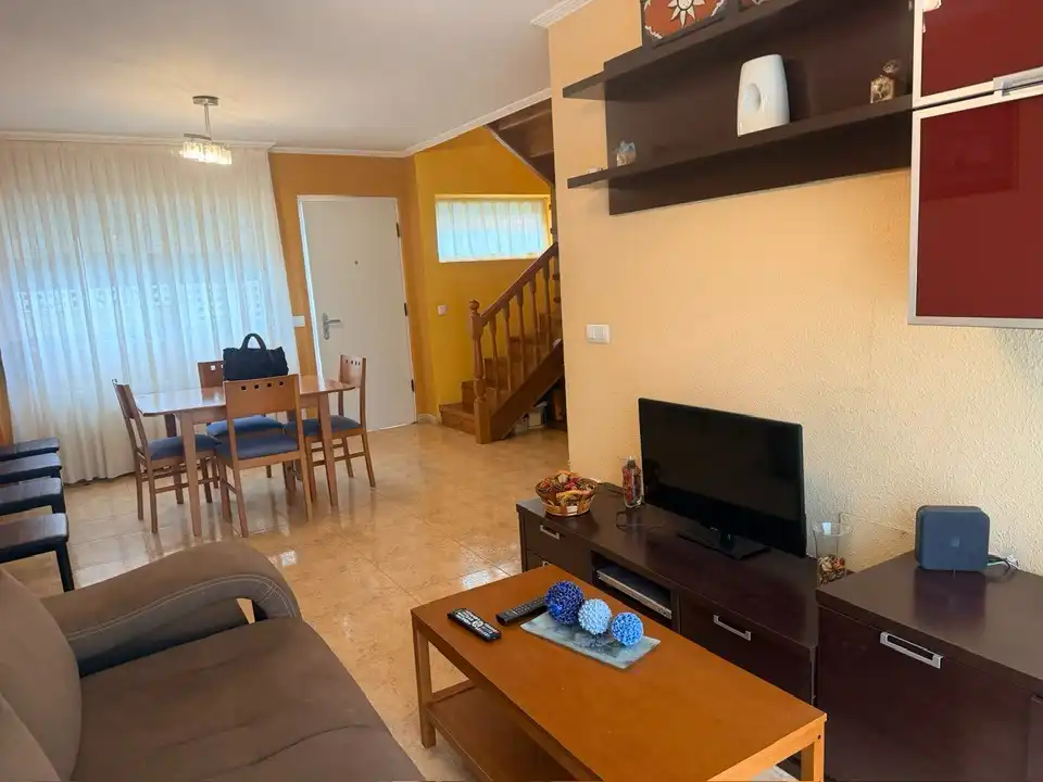 Sala de estar de Casa adosada en venta en Torrelavega  con Calefacción, Parquet y Terraza