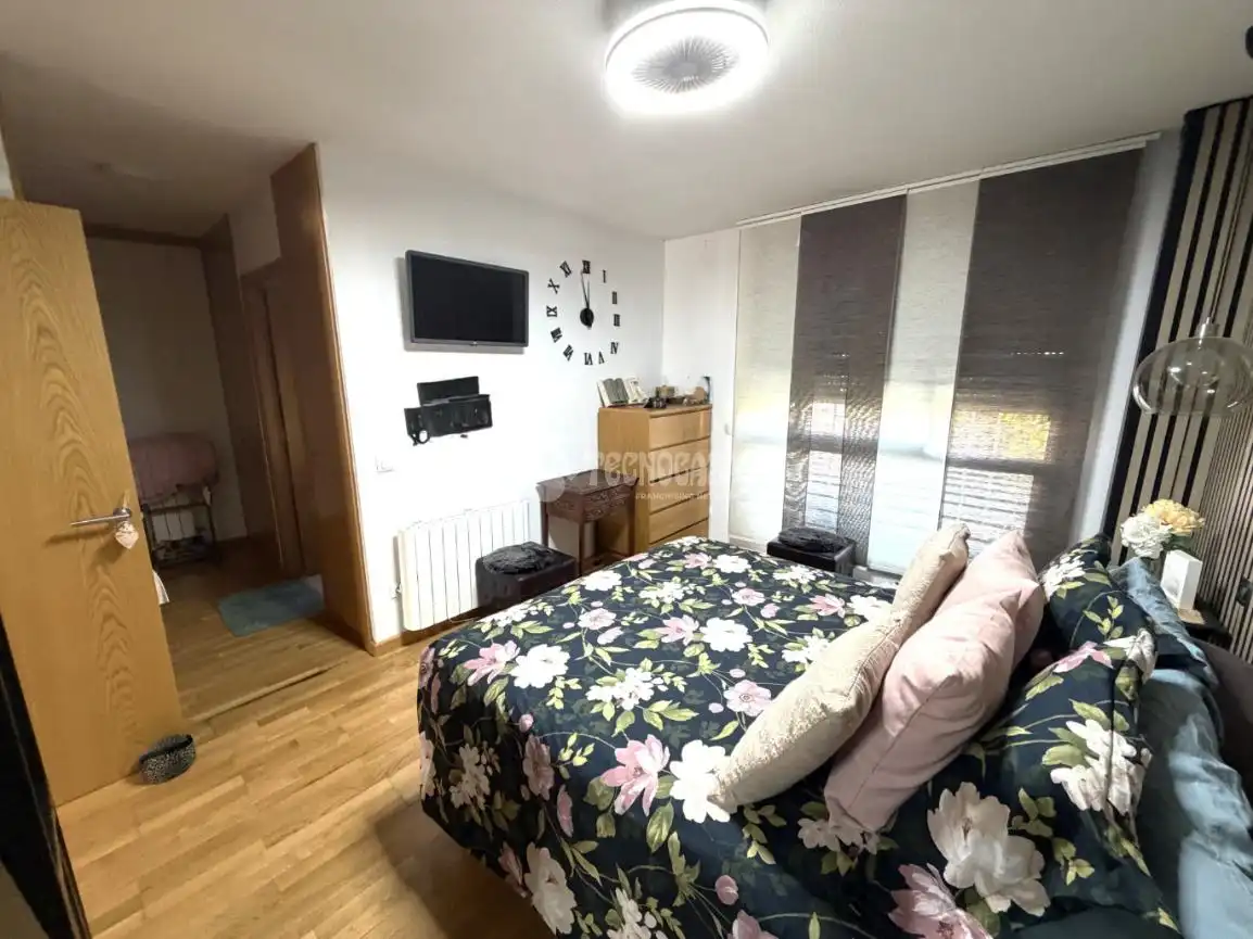 Schlafzimmer von Wohnung zum Verkauf in Villalbilla mit Privatgarten und Schwimmbad