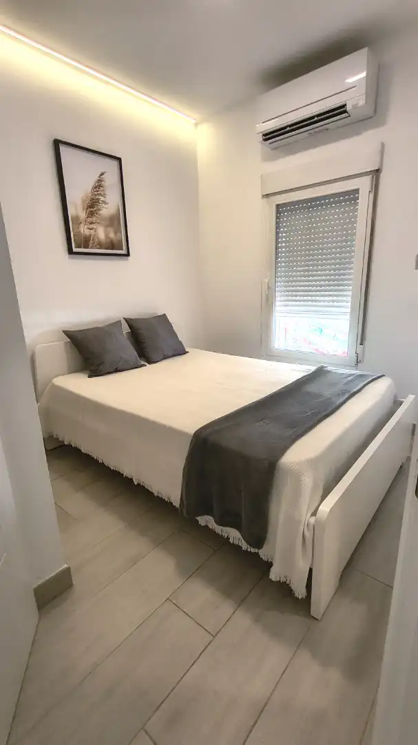 Schlafzimmer von Wohnung zur Miete in Madrid mit Klimaanlage, Heizung und Möbliert