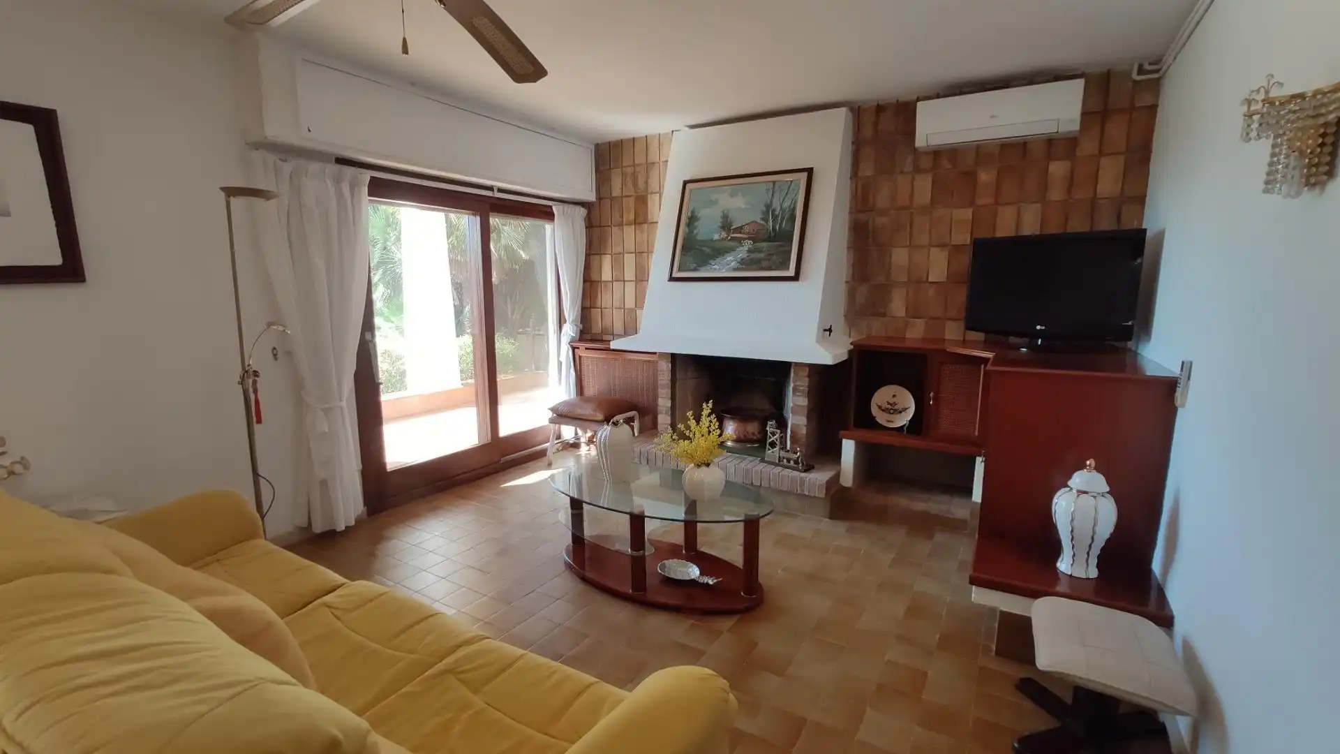 Sala d'estar de Casa o xalet en venda en Tarragona amb Jardí privat, Terrassa i Piscina