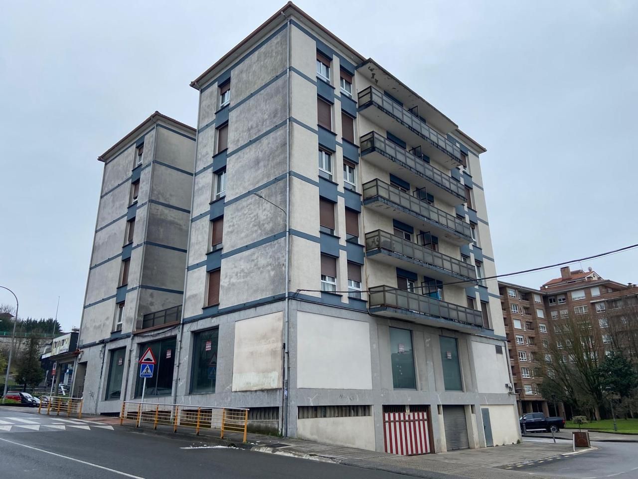 Vista exterior de Pis en venda en Abadiño  amb Calefacció i Balcó