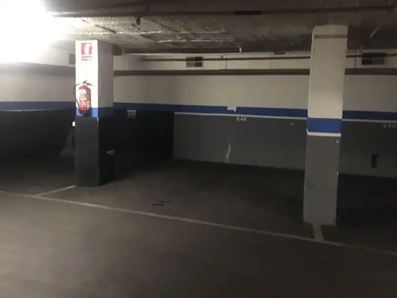 Parkplatz von Garage zur Miete in Empuriabrava