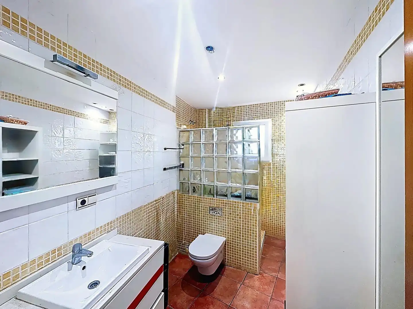 Bany de Casa o xalet en venda en Oliva amb Aire condicionat, Terrassa i Balcó