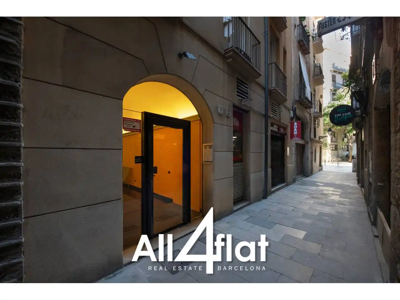 Exterior view of Study for rent in Barcelona  with Air Conditioner, Parquet flooring and Furnished