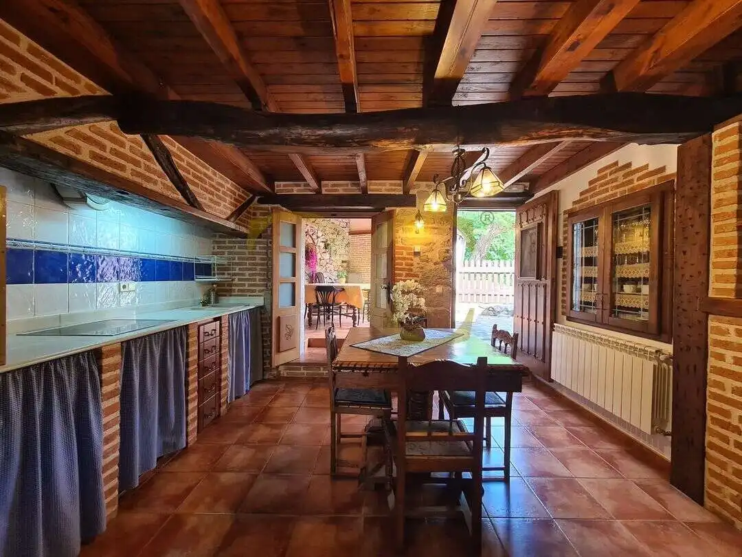 Cuina de Casa o xalet en venda en Peñamellera Alta amb Calefacció, Jardí privat i Terrassa