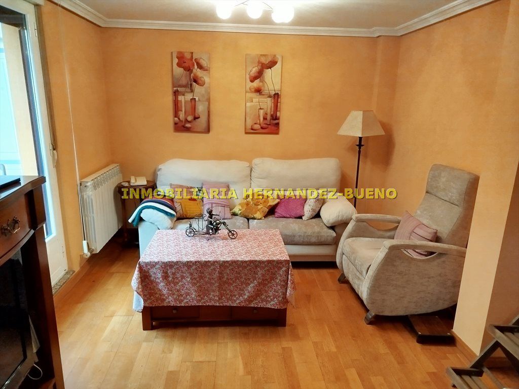Sala d'estar de Casa adosada en venda en Salamanca Capital amb Aire condicionat, Calefacció i Terrassa